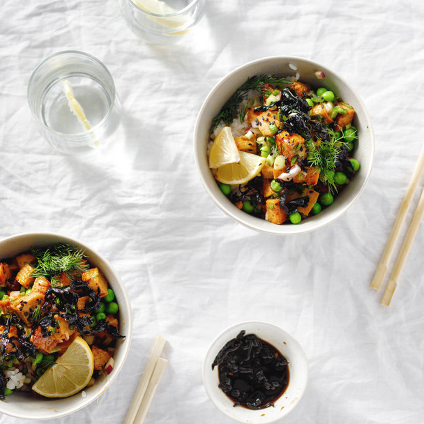 Tofu, rice, seaweed, green peas and onions tasty and healthy vegetarian food - Foto, Imagen