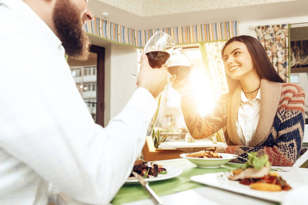 Romantic dinner happy men and women in restaurant - Fotografie, Obrázek