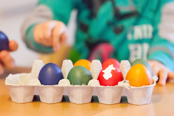 Easter day egg painting at home - Φωτογραφία, εικόνα