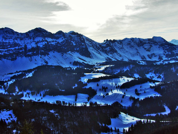 Vue panoramique depuis le sommet du Spitzli près de la colonie Urnasch - Canton d'Appenzell Ausserrhoden, Suisse
 - Photo, image