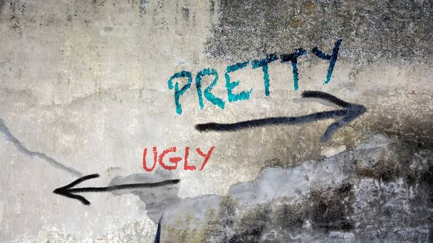Graffiti da parete Bella vs Brutto
 - Foto, immagini