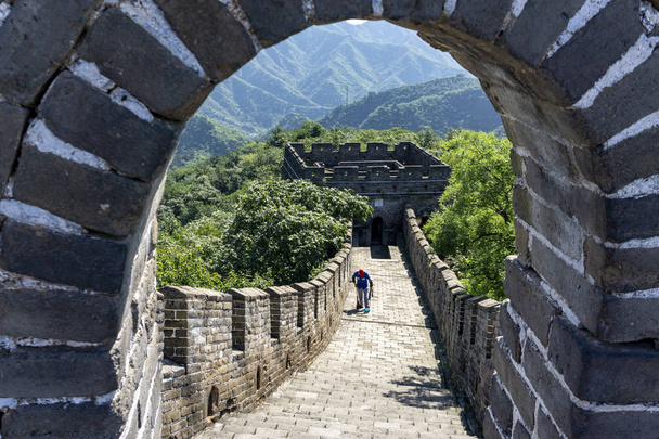 camminare sulla Grande Muraglia Cinese - Valokuva, kuva