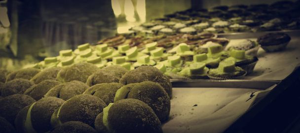 Merengue-Brötchen in Gebäck, Süßigkeiten und hausgemachten Desserts - Foto, Bild