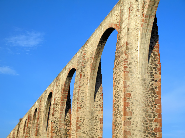 Queretaro 's Los Arcos Aqueduct
 - Фото, изображение