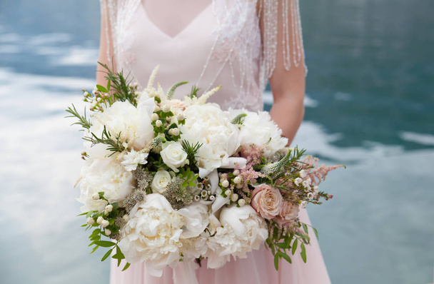 wedding bouquet with white peony and roses - Фото, зображення