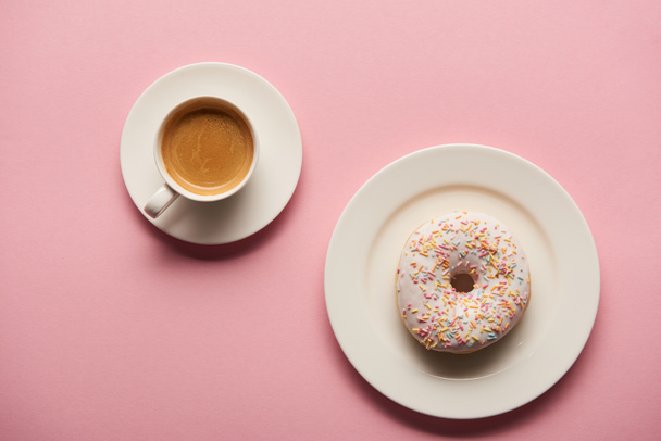 top view of sweet glazed doughnut near cup of coffee on pink background - Zdjęcie, obraz