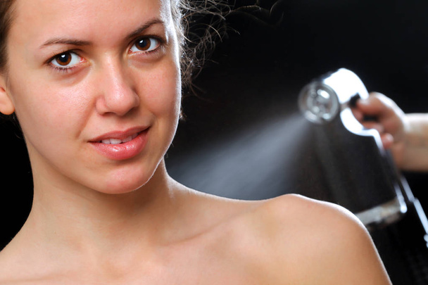 Kadın vücut boyası ile airbrush profesyonel Güzellik Salonu - Fotoğraf, Görsel