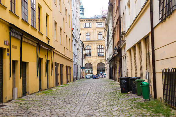 PRAGUE, CZECH REPUBLIC - MAY 30, 2017: Old Street in Prague at the morning, European travel - Foto, afbeelding