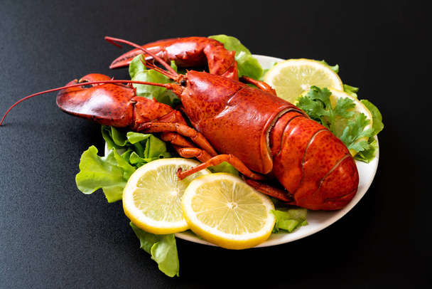 freshly boiled lobster with vegetable and lemon - Fotó, kép