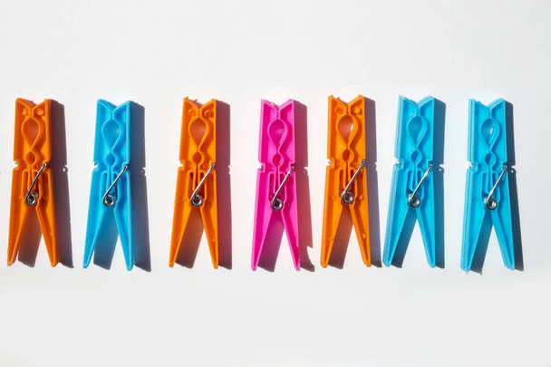 Group of clothes pegs on in white isolated background. - Foto, afbeelding