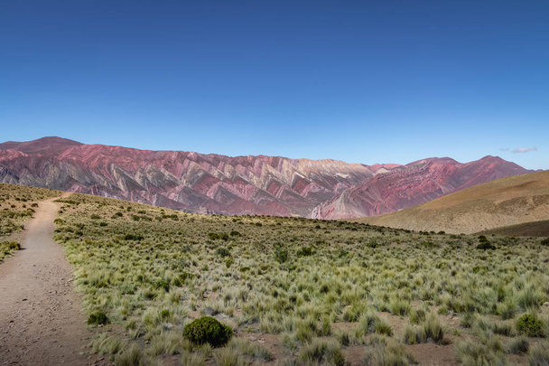 Serrania de Hornocal, čtrnáct barvy hill v Quebrada de Humahuaca - Humahuaca, Jujuy, Argentina - Fotografie, Obrázek