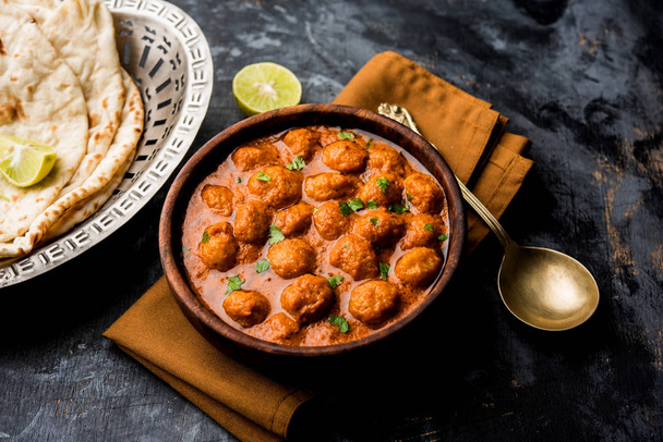 Masala Soya Chunk Curry, сделанный из соевых самородков и специй - богатой белком пищи из Индии
 - Фото, изображение