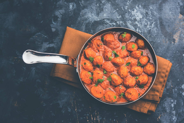 Masala Soya Chunk Curry, сделанный из соевых самородков и специй - богатой белком пищи из Индии
 - Фото, изображение