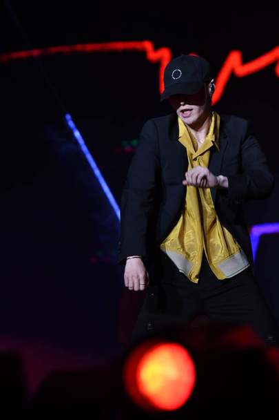 Chinese singer and actor Zhang Yixing, better known as Lay, of South Korean-Chinese boy group EXO, performs during a promotional event for Samsung in Shanghai, China, 20 January 2019. - Фото, зображення
