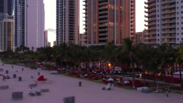 Località balneari hotel condomini Sunny Isles Beach FL al crepuscolo
 - Filmati, video