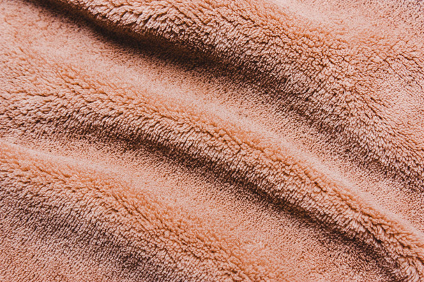 Μπεζ μαλακό φλις υφή. Η επιφάνεια του μια κουβέρτα μικροϊνών τσαλακωμένο αρκουδάκι - Φωτογραφία, εικόνα