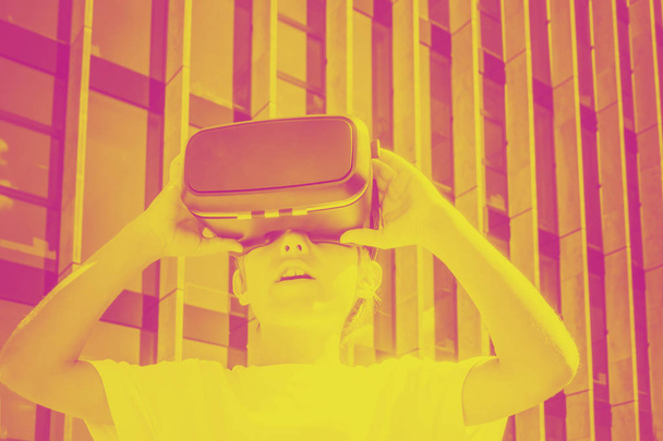 Dětské brýle Vr virtuální realita ve městě. Duplexový efekt - Fotografie, Obrázek