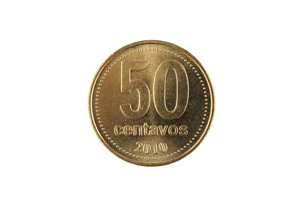 Zamknij się obraz bimettalic argentyńskich 50 centavo moneta na białym tle na białym tle - Zdjęcie, obraz