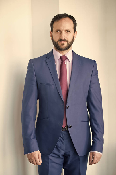 Man with beard in blue formal suit - Foto, Imagen