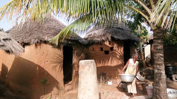 Παραδοσιακή Losso γνωστός και ως Nawdba άνθρωποι χωριό - 04 Νοεμβρίου 2015 Doufelgou, περιφέρεια Καρά, Τόγκο - Φωτογραφία, εικόνα