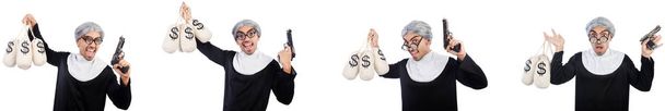 Ember apáca ruhában a pisztolyt és a pénzeszsákok  - Fotó, kép