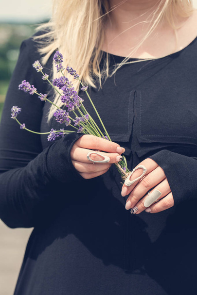 Young woman holding a bouquet of lavender, close-up - Photo, Image