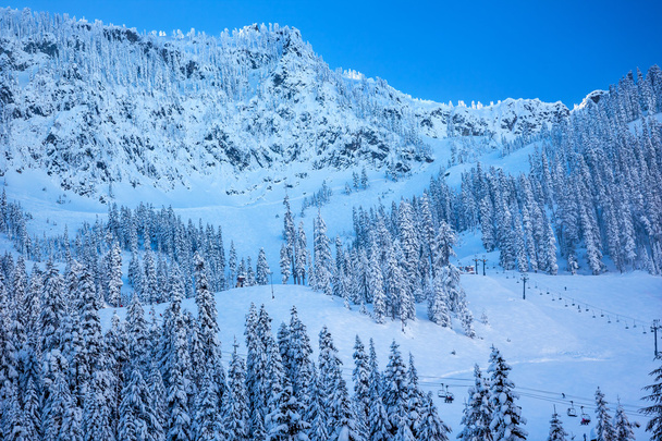 Snow Mountain Sking telesillas en Snoqualme Pass Washington
 - Foto, imagen