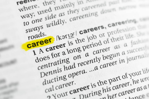 Destacó la palabra inglesa "career" y su definición en el diccionario
. - Foto, imagen