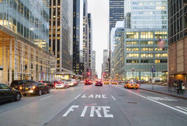 η πόλη της Νέας Υόρκης από το επίπεδο του δρόμου - Φωτογραφία, εικόνα