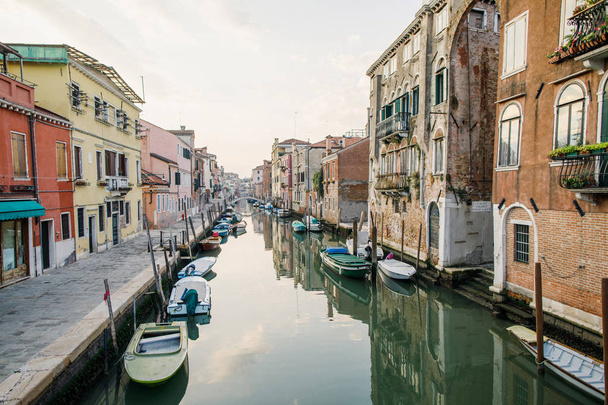 view of the canal and old houses in the beautiful city of Venice in Italy - Foto, Imagen