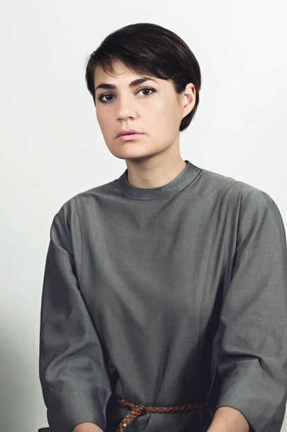 Retrato de uma mulher com cabelo curto - Foto, Imagem
