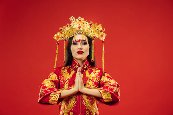 Chinese traditional woman. Beautiful young girl wearing in national costume - Фото, зображення