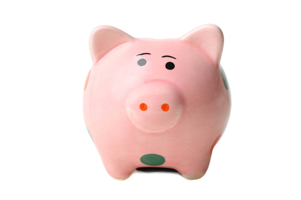 Een roze varken piggy bank in polka dot geïsoleerd op wit. Begrip besparingen. - Foto, afbeelding