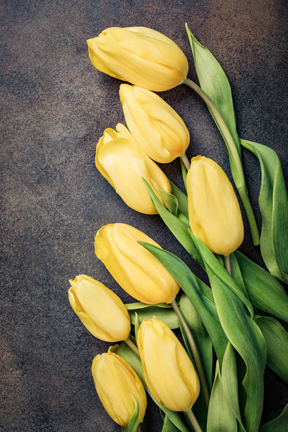 gele tulpen achtergrond - Foto, afbeelding
