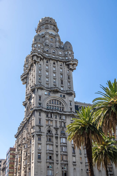 Palacio Salvo at Plaza Independencia -  Montevideo, Uruguay - Foto, afbeelding