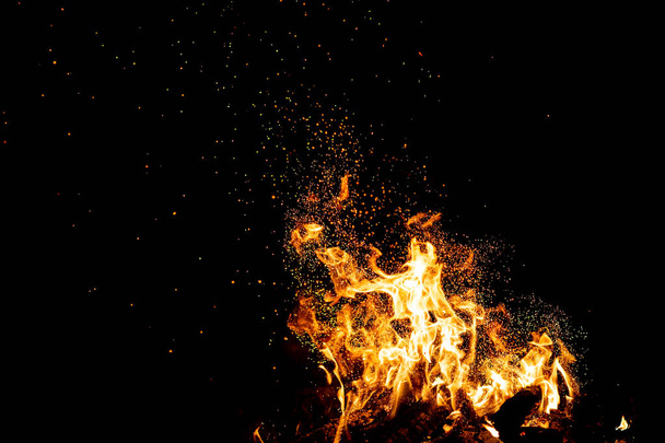 close up view of burning campfire as dark abstract background - Foto, Imagen