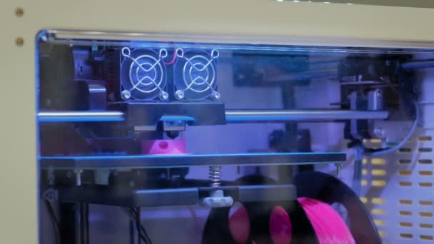 Automatic three dimensional 3D printer machine working at technology exhibition - Footage, Video