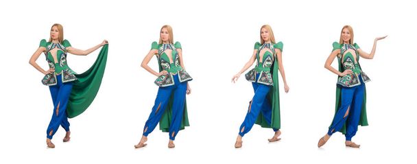 Frau in orientalischer grüner Kleidung isoliert auf weißem Grund - Foto, Bild