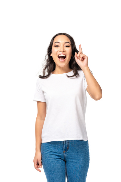 Захоплена азіатська жінка, показуючи жест ідеї ізольовано на білому
 - Фото, зображення