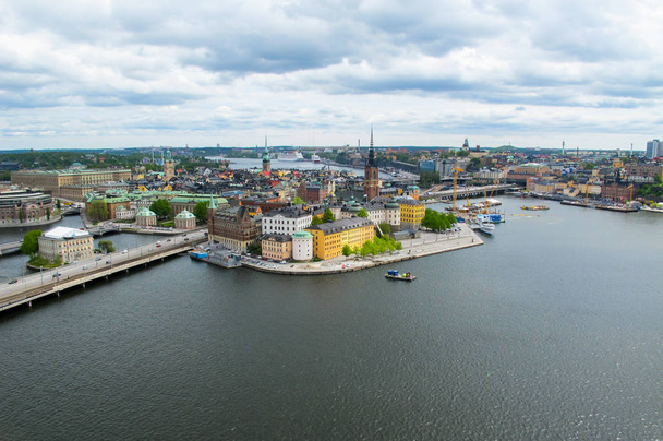 Stoccolma Svezia. Splendido panorama aereo dal ponte di osservazione su Gamla Stan (Città Vecchia) e una città moderna
 - Foto, immagini