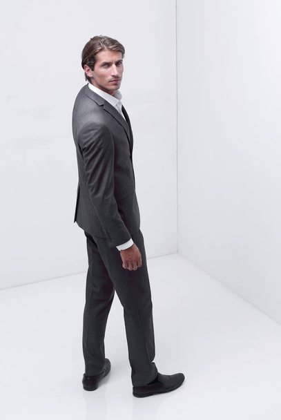 serious businessman standing in corner - Valokuva, kuva