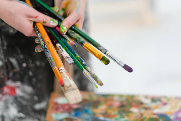 Artists tools on the easel. Brushes, paints and canvas. - Foto, Imagem