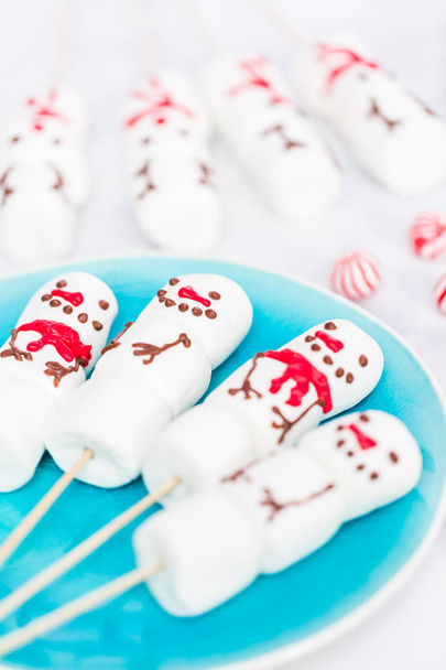 Close up view. Marshmallow snowmen on sticks for hot chocate drink. - Φωτογραφία, εικόνα