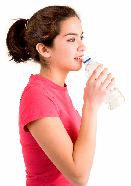 Молода жінка п'є воду
 - Фото, зображення