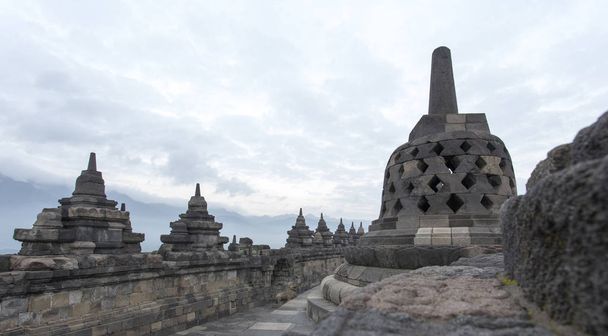 インドネシアのジャワ島にあるボロブドゥール寺院の詳細 - 写真・画像