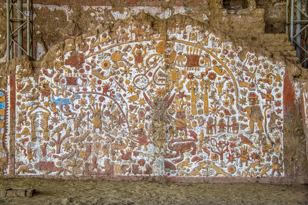 Antik duvar Huaca de la Luna arkeolojik sitesi - Trujillo, Peru - Fotoğraf, Görsel