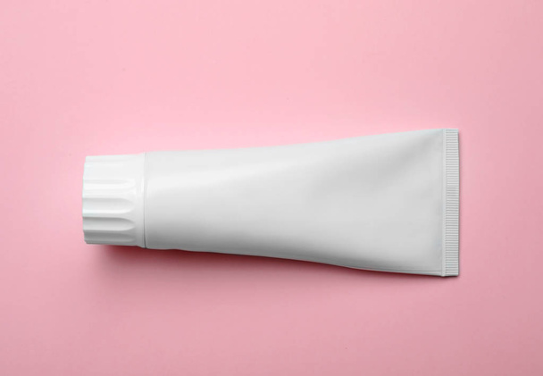 Blank tube of toothpaste on color background, top view - Zdjęcie, obraz