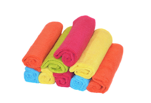 Πετσέτες μικροϊνών διαφορετικών χρωμάτων - Φωτογραφία, εικόνα