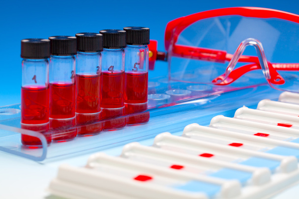 Array of blood samples for microscopy and biopsy tissue on blue - Foto, immagini