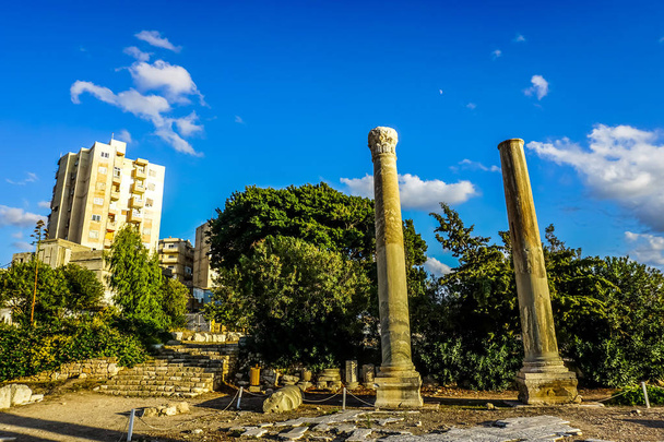 Lastik dünya mirası Pillars mavi gökyüzü arka plan ile Harabeleri - Fotoğraf, Görsel